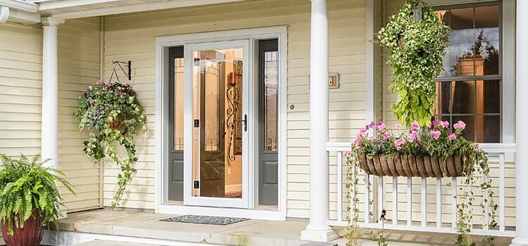 screen door installation in Orlando